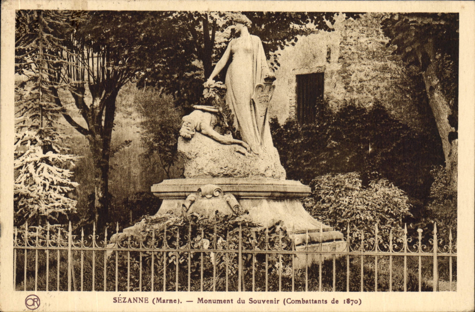 CPA Sezanne Marne Monument du Souvenir 