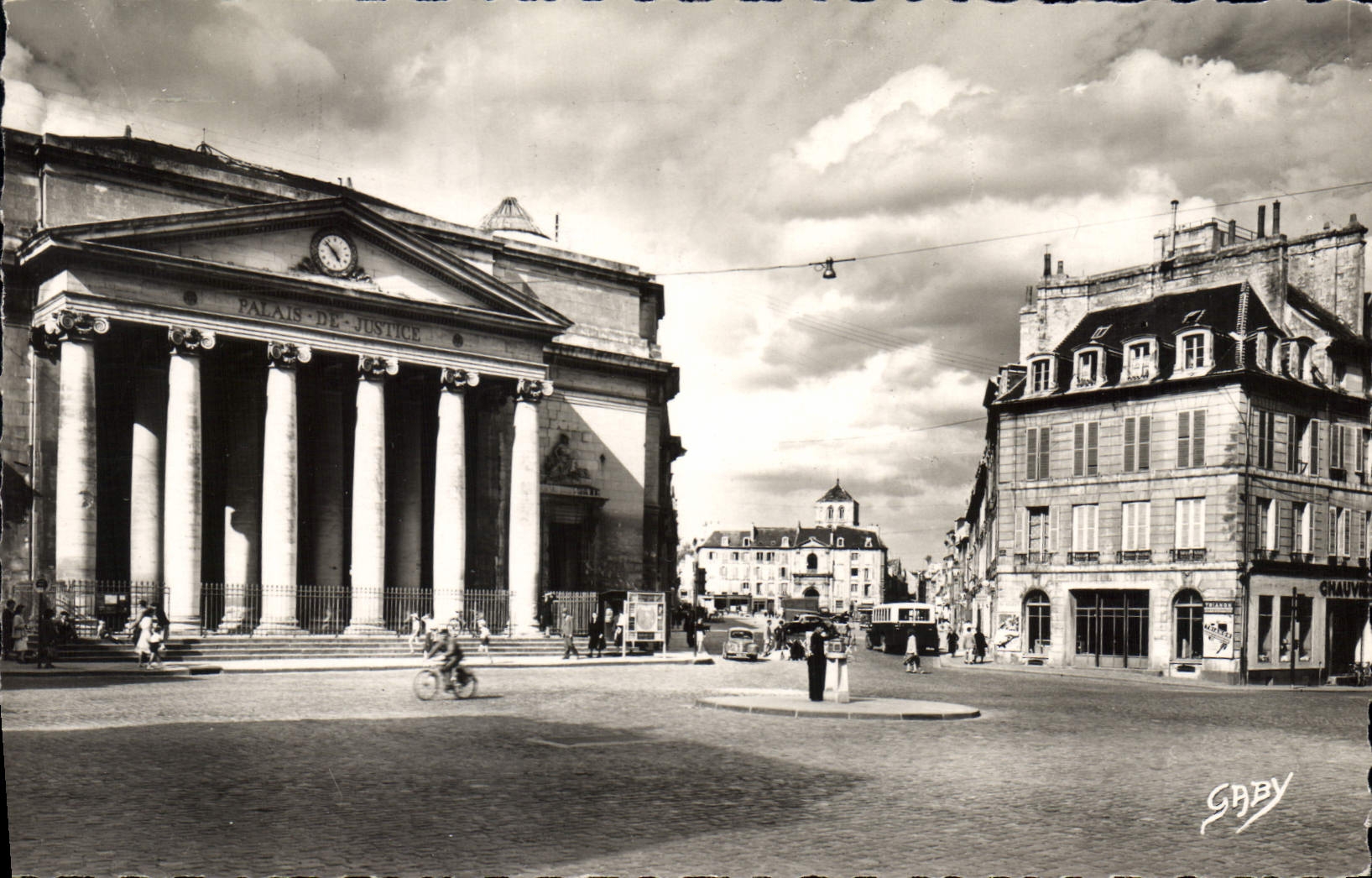 CPA Caen Calvados Palais de Justice et Place St Sauveur 