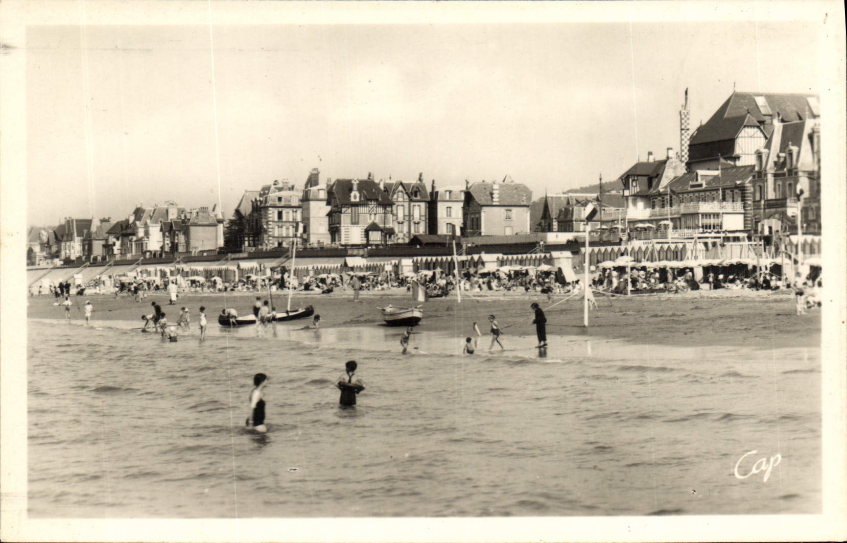 CPA Cabourg La Plage vers l'Hotel des Ducs de Normandie