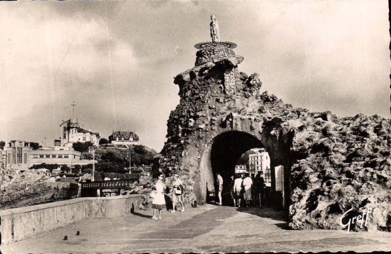 CPA En Pays Basque Biarritz Basses Pyrenees La Rocher de la Vierge 