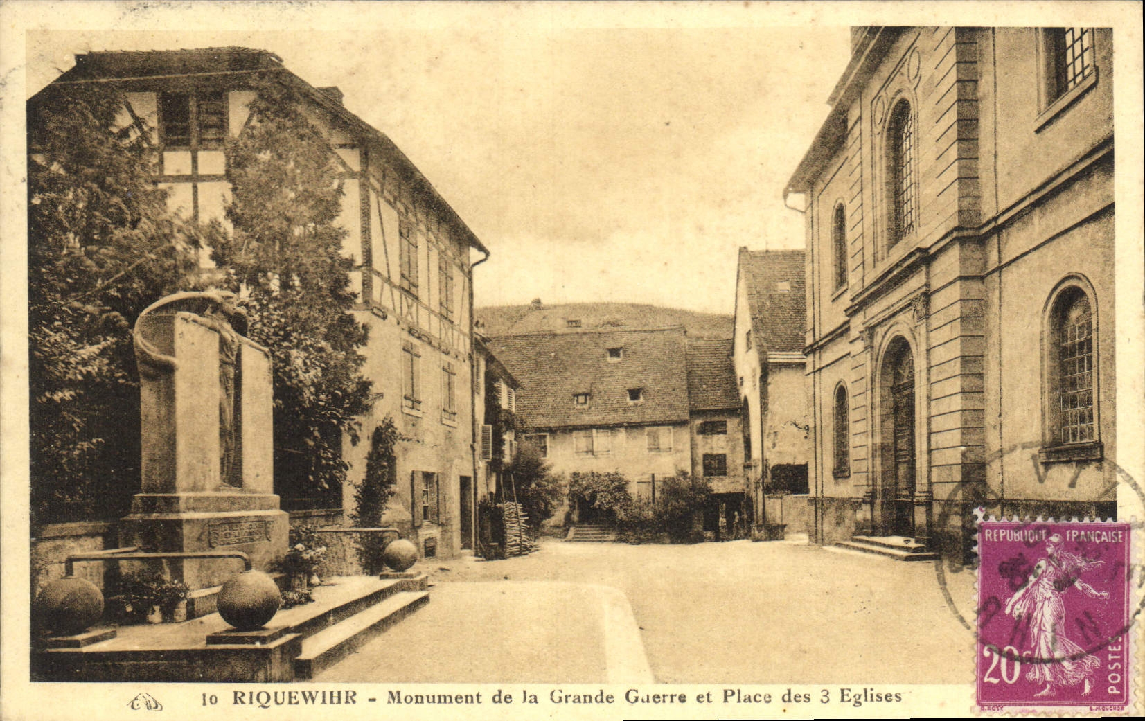 CPA Riquewihr Monument de la Grande Guerre et Place des 3 Eglises 