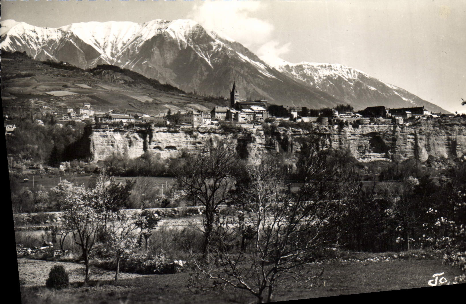 CPA Embrun vu des bords de la Durance Tete de l'Hivernet et le Solleile Boeuf 