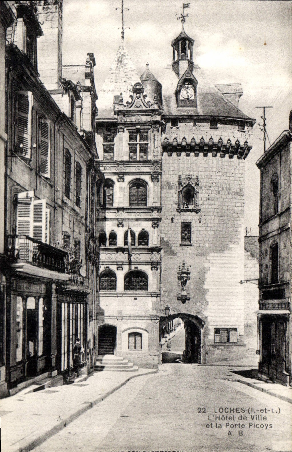 CPA Loches L'Hotel de Ville et la Porte Picoys