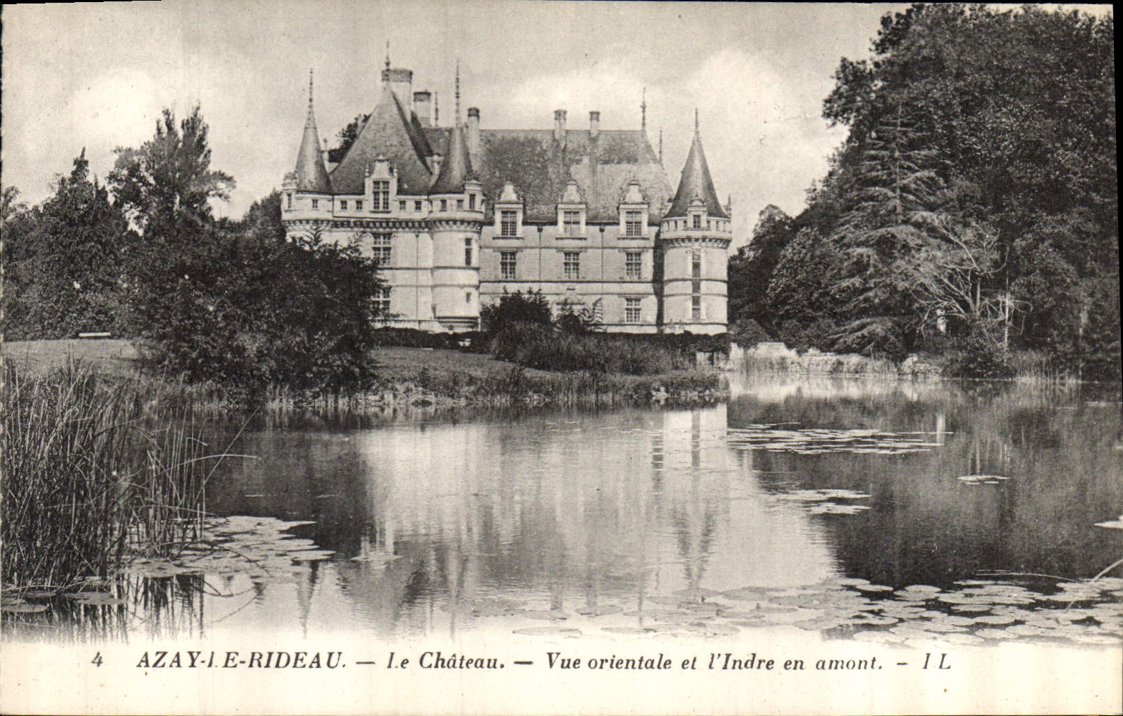 CPA Azay le Rideau Le Chateau Vue orientale et l'Indre en amont