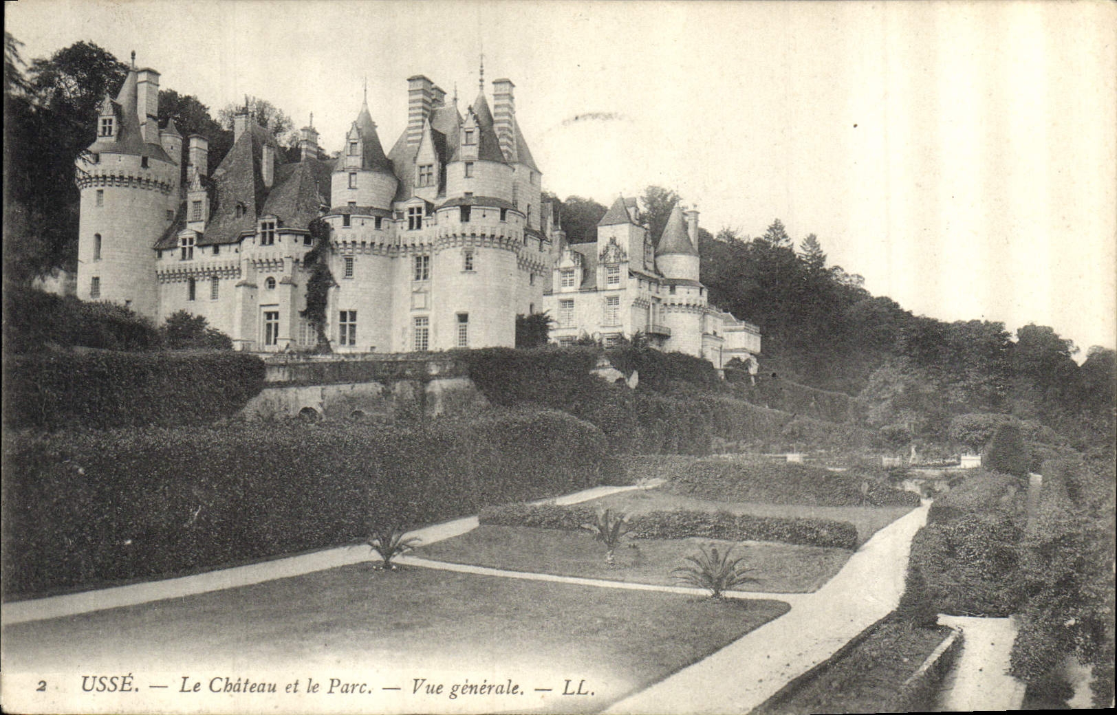 CPA Usse Le Chateau et le Parc Vue generale 