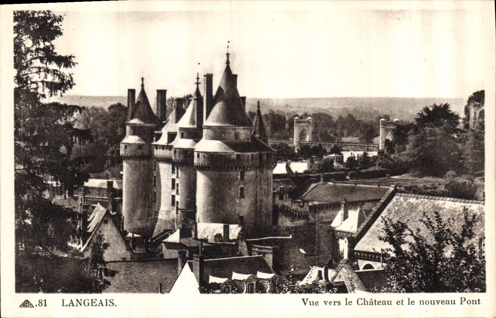 CPA Langeais Vue vers le Chateau et le nouveau Pont 