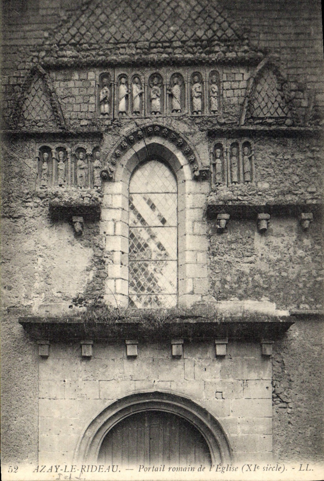 CPA Azay le Rideau Portail romain de l'Eglise 