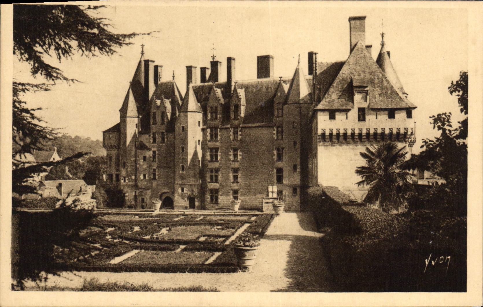 CPA Langeais Indre et LOire Facade interieure du Chateau  