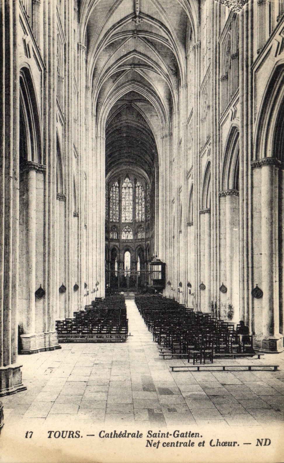 CPA Tours Cathedrale Saint Gatien Nef centrale et Choeur 