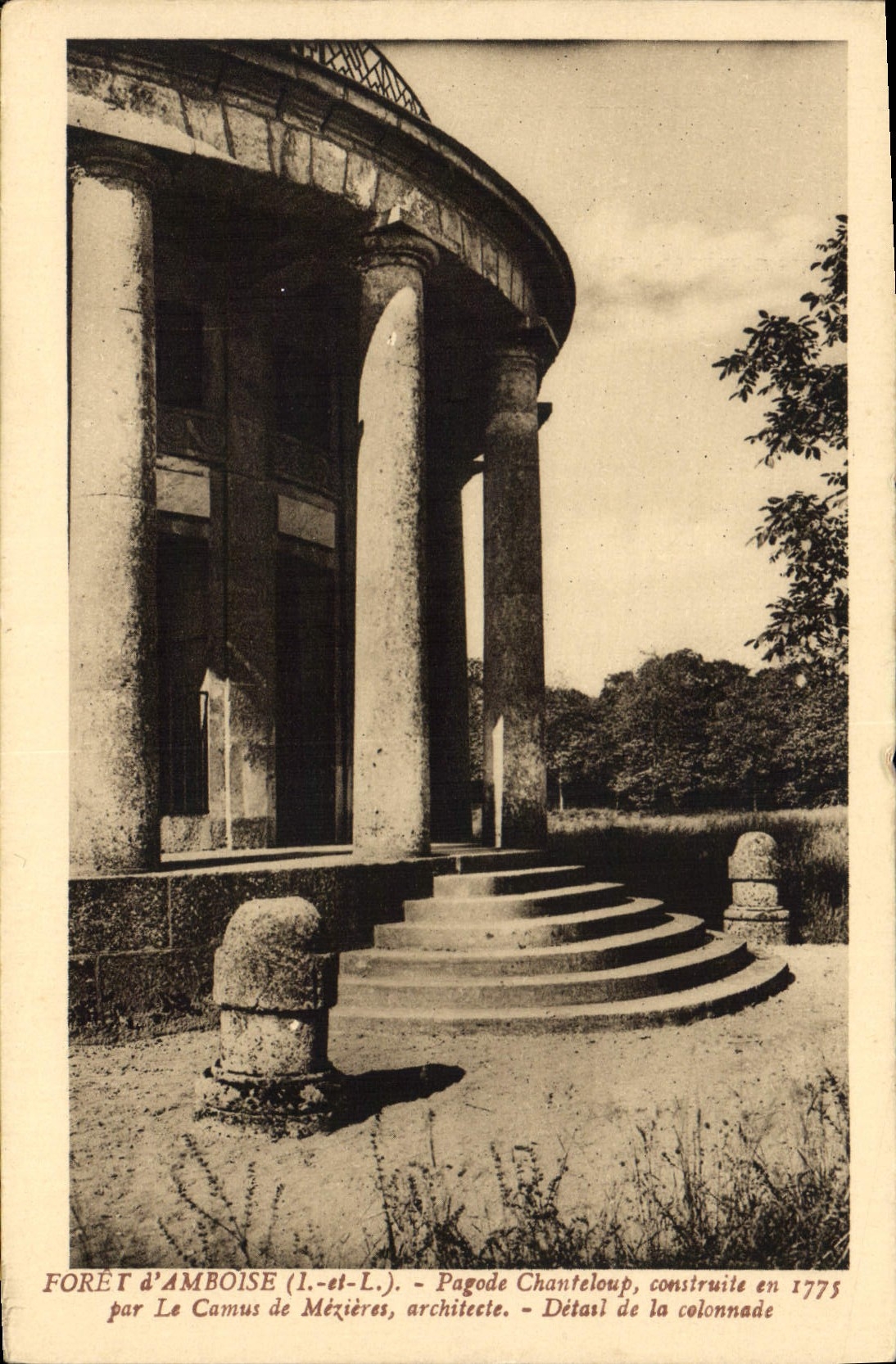 CPA Foret d'Amboise Pagode Chanteloup construite en 1775 par Le Camus de Mezieres