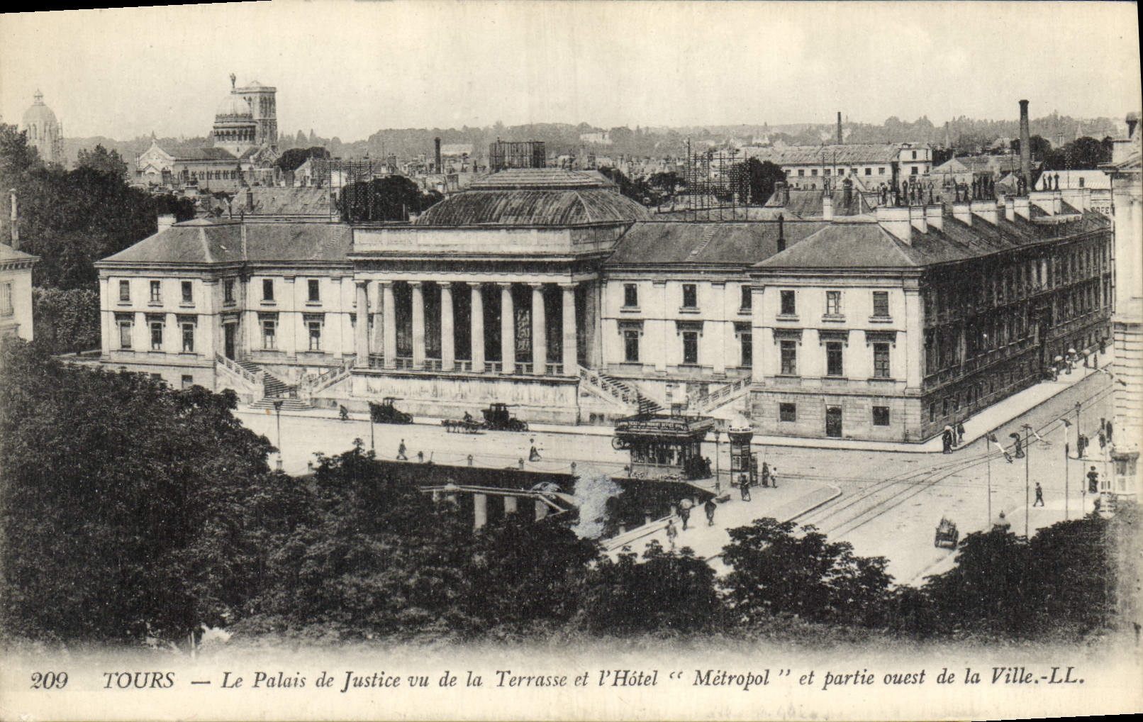 CPA Tours Le Palais de Justice vu de la Terrasse et l'Hotel Metropol et partie ouest de la Ville 