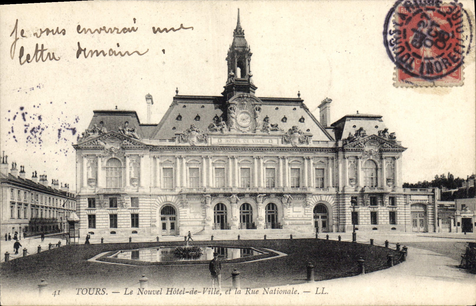 CPA Tours Le Nouvel Hotel de Ville et la Rue Nationale