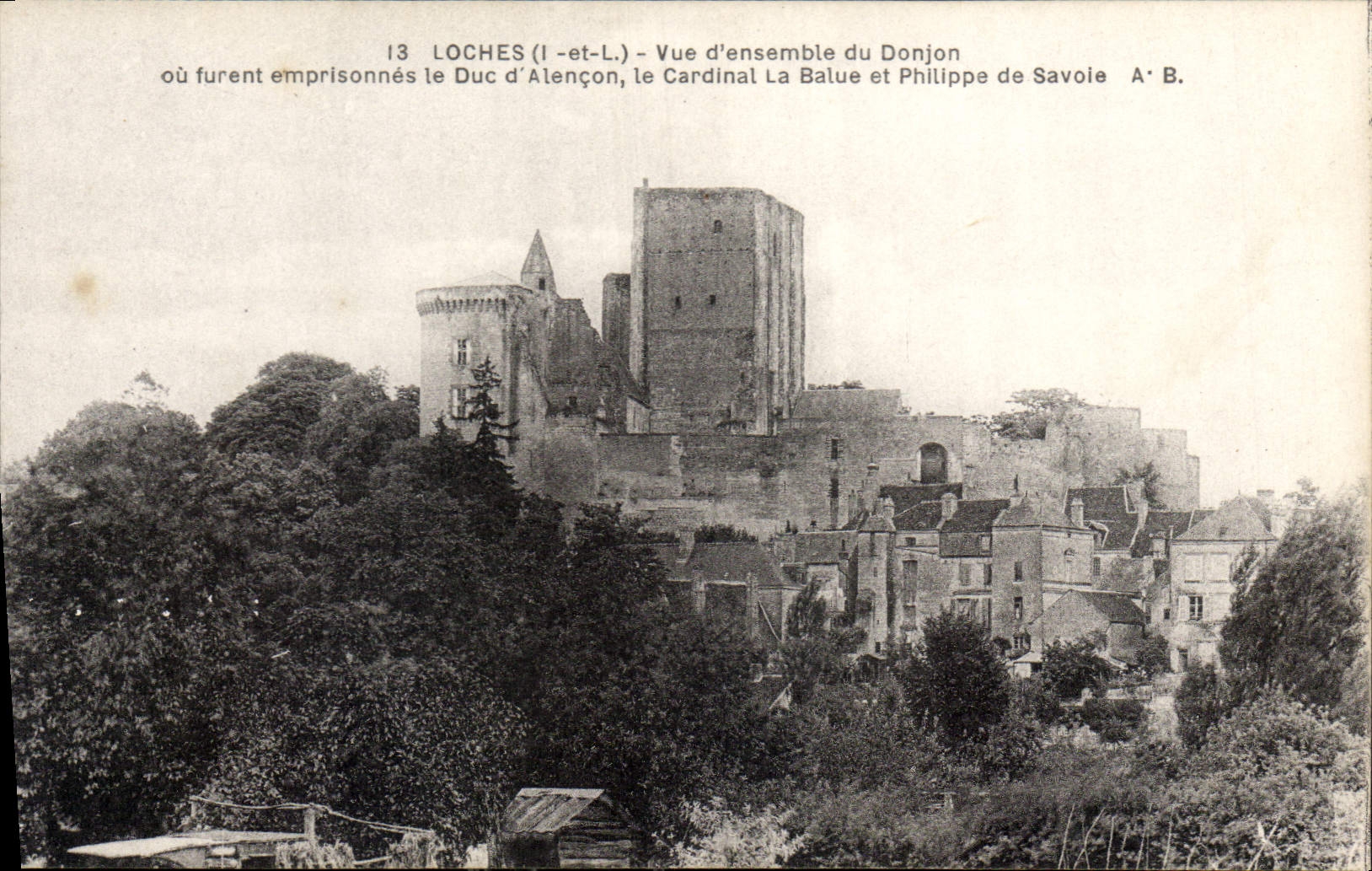 CPA Loches Vue d'ensemble du Donjon ou forent emprisonnes le Duc d'Alencon
