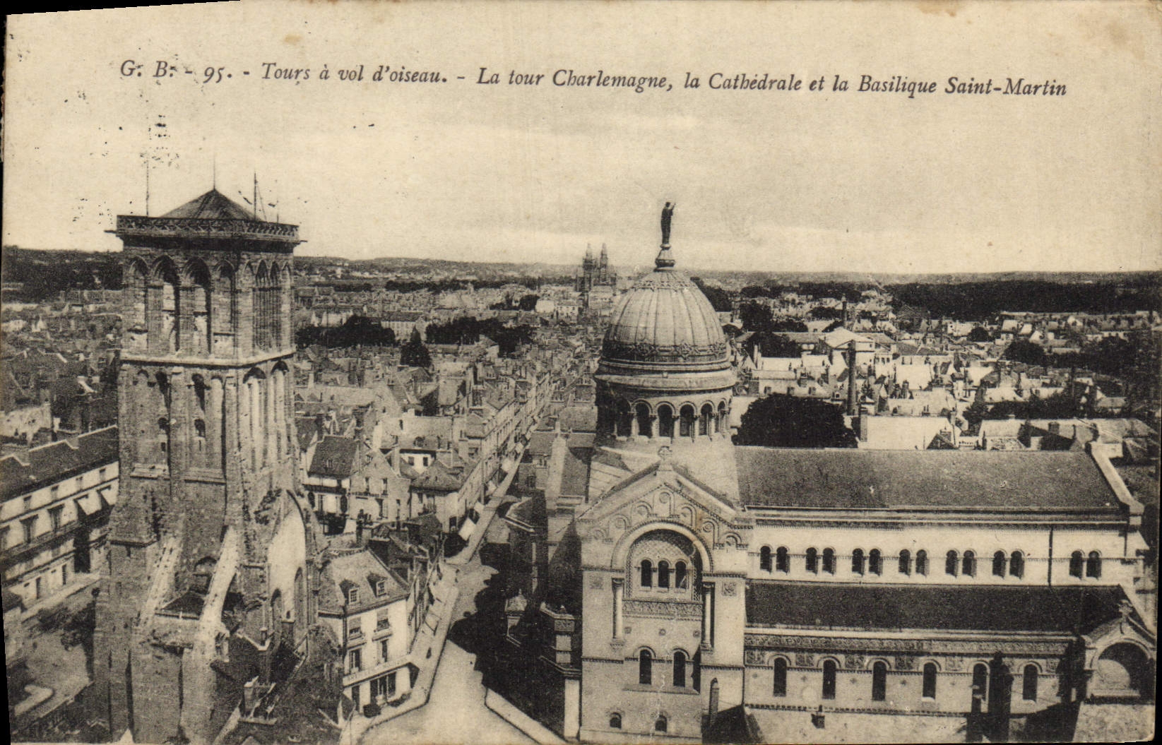 CPA Tours a vol d'oiseau La tour Charlemagne la Cathedrale et la Basilique Saint Martin 