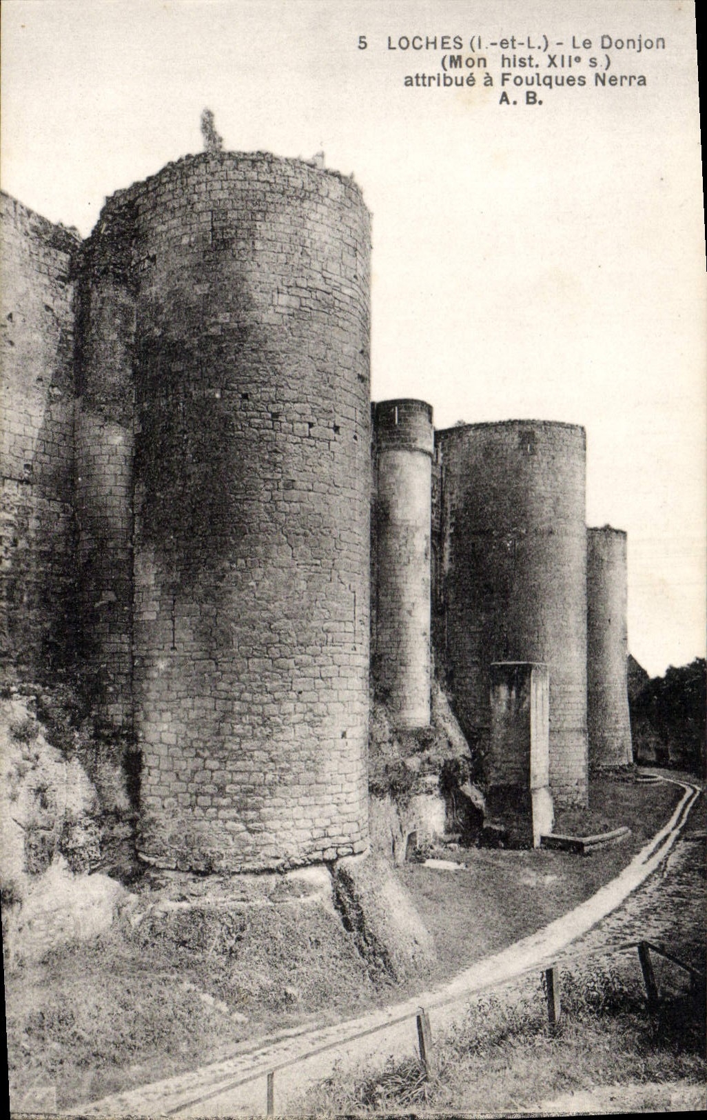 CPA Loches Le Donjon attribue a Foulques Nerra
