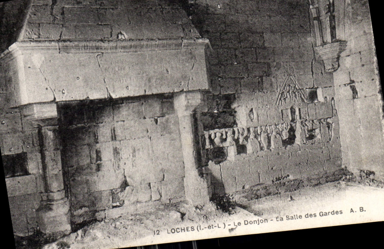 CPA Loches Le Donjon La Salle des Gardes