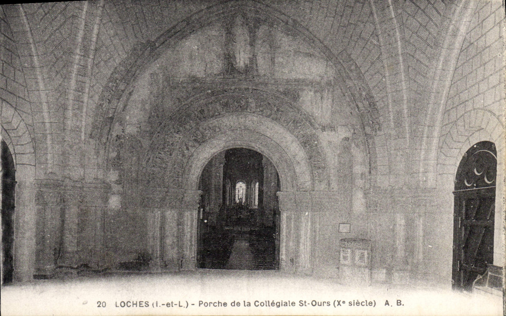 CPA Loches Porche de la Collegiale St Ours