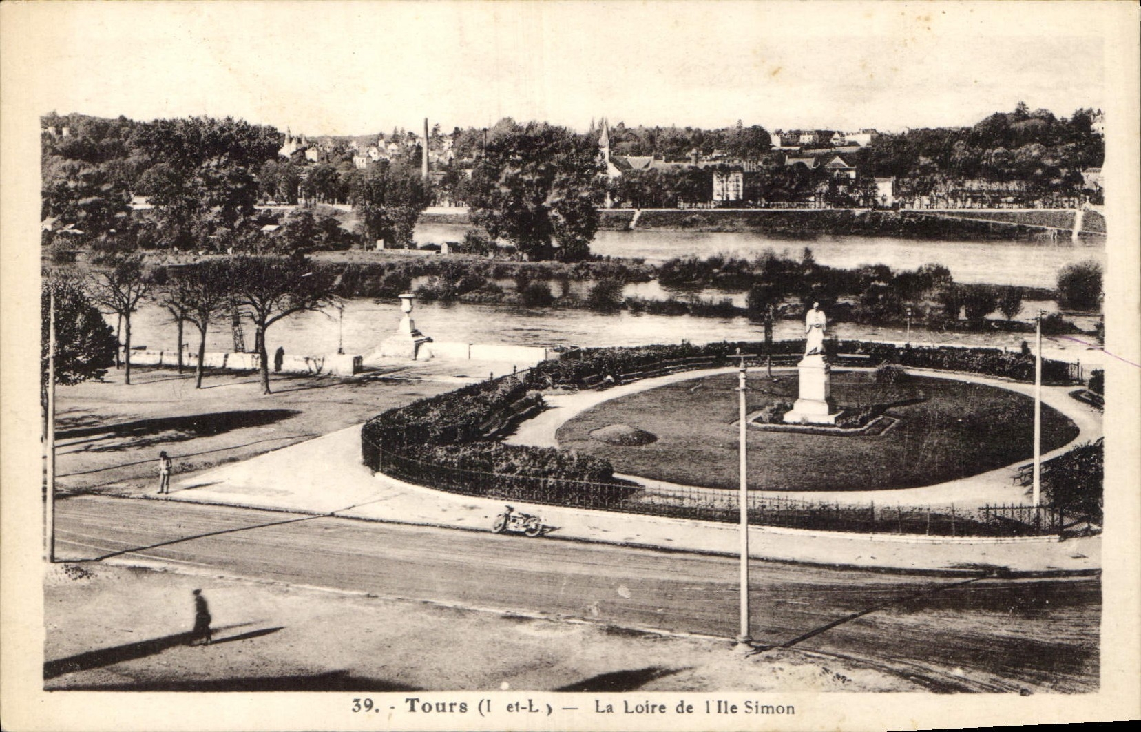 CPA Tours La Loire de I'lle Simon 