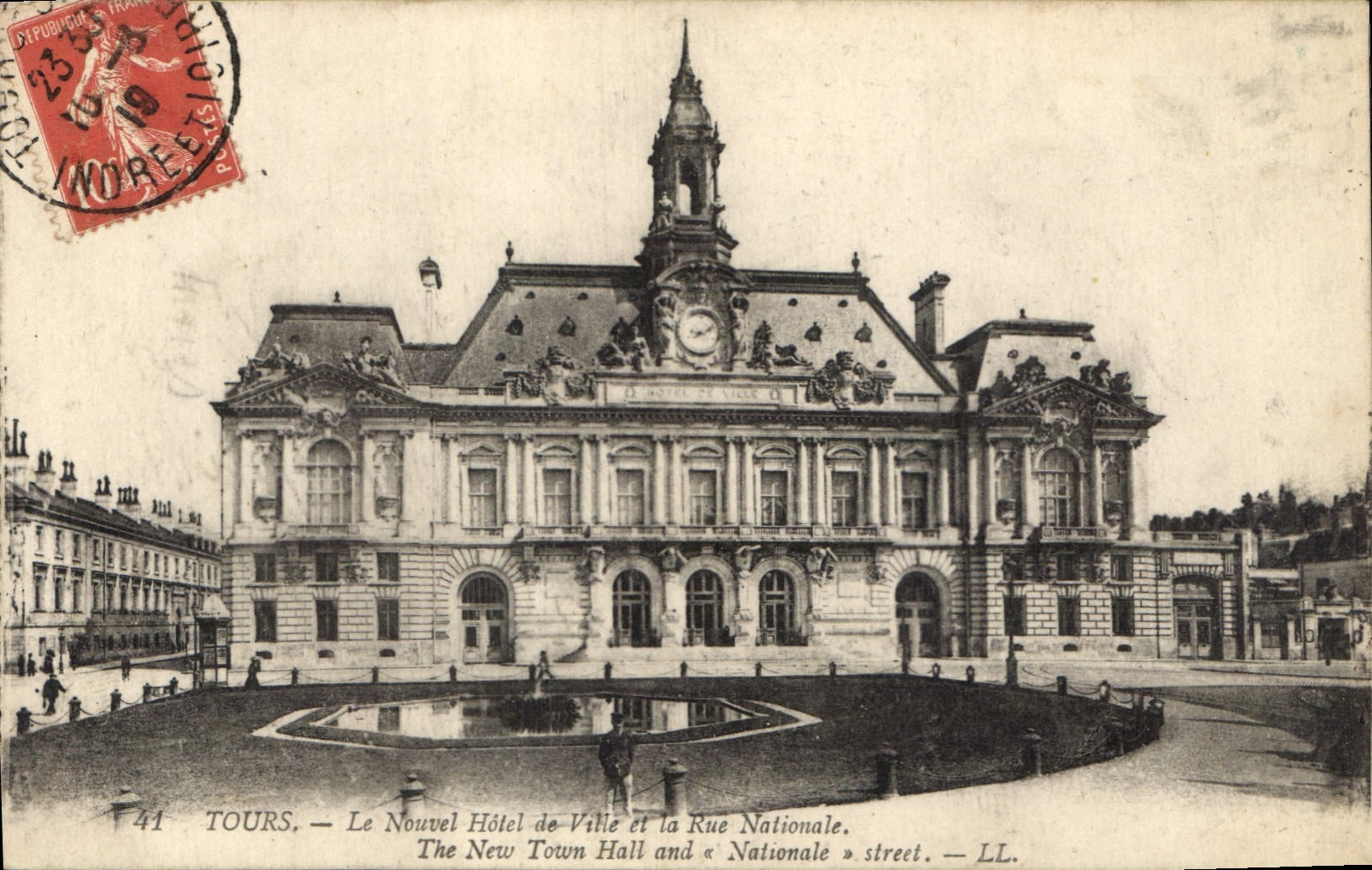CPA Tours Le Nouvel Hotel de Ville et la Rue Nationale 