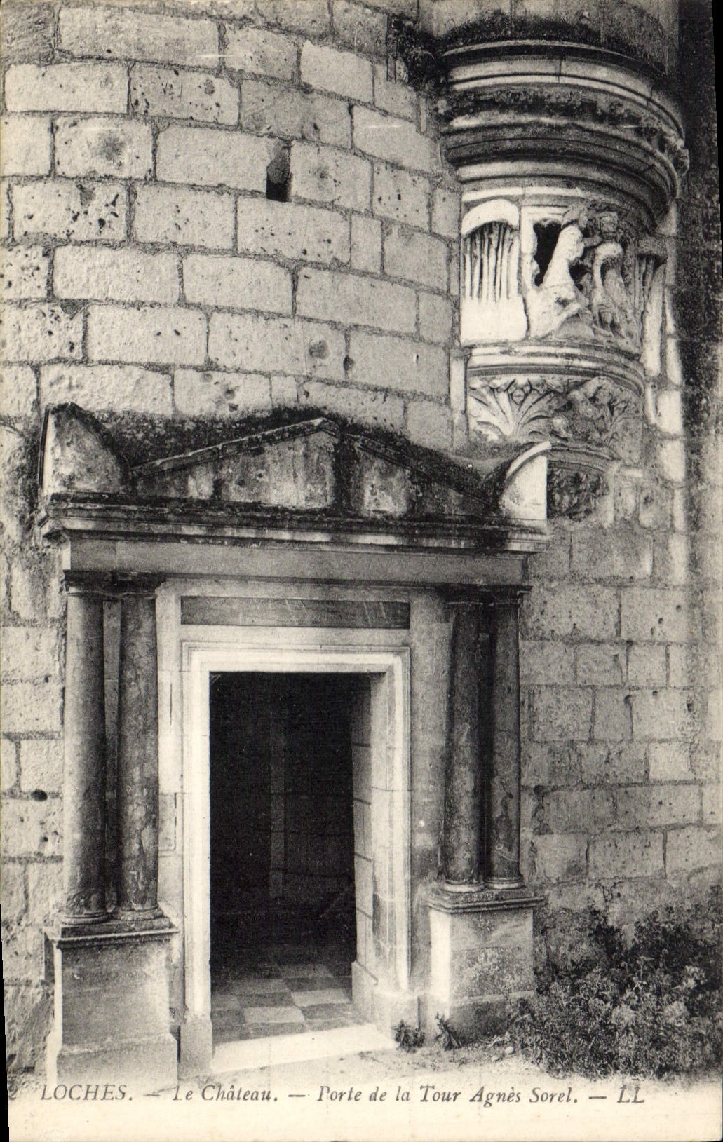 CPA Loches Le Chateau Porte de la Tour Agnes Sorel
