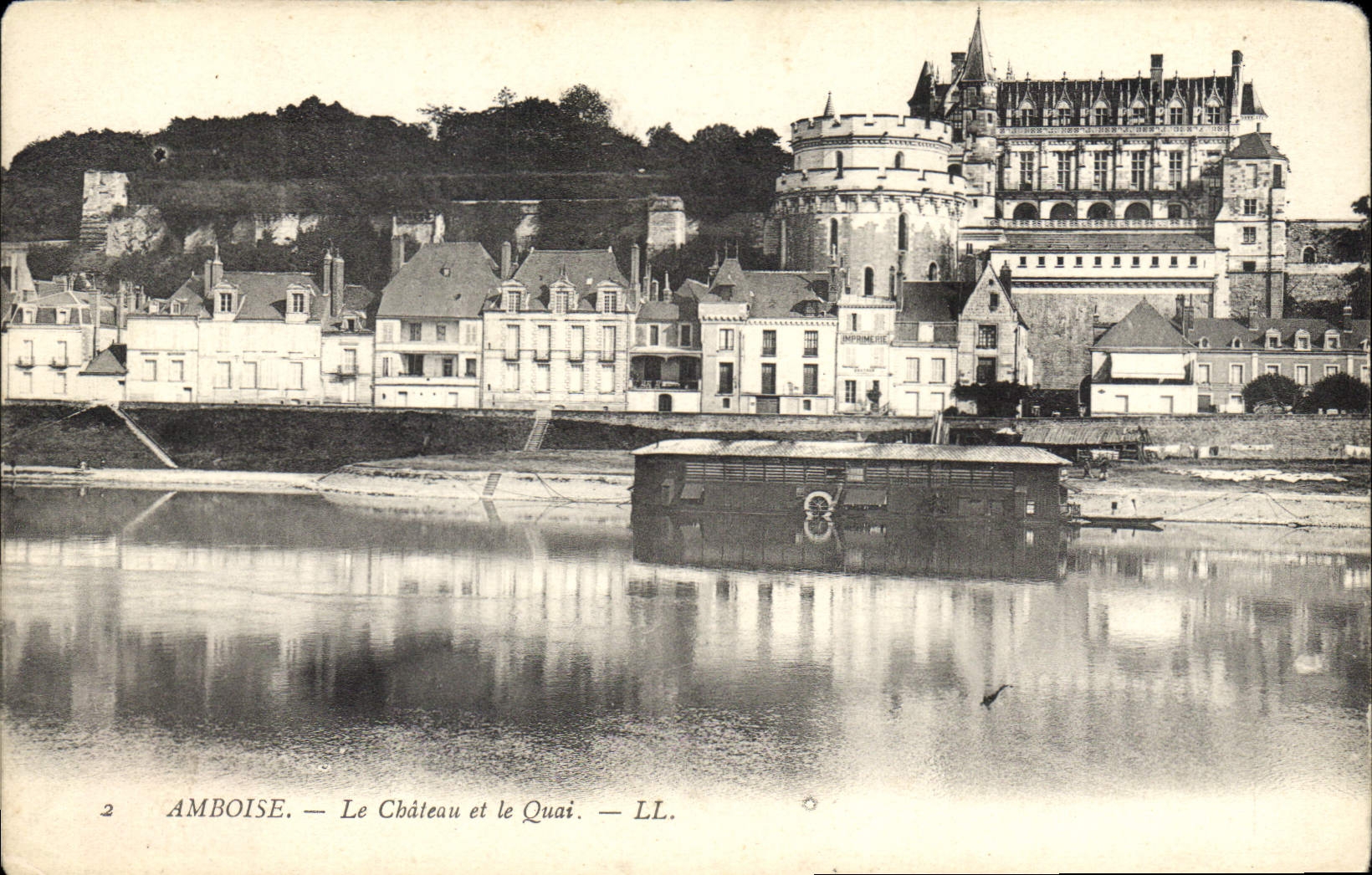 CPA Amboise Le Chateau et le Quai 