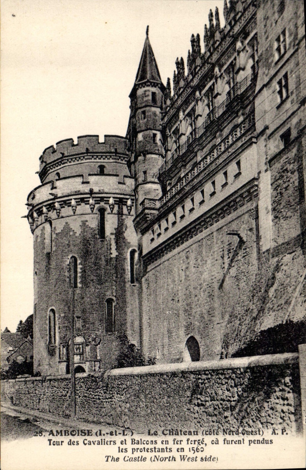CPA Amboise Le Chateau cote Nord Ouest Tour des Cavaliers et Balcons en fer ferge 
