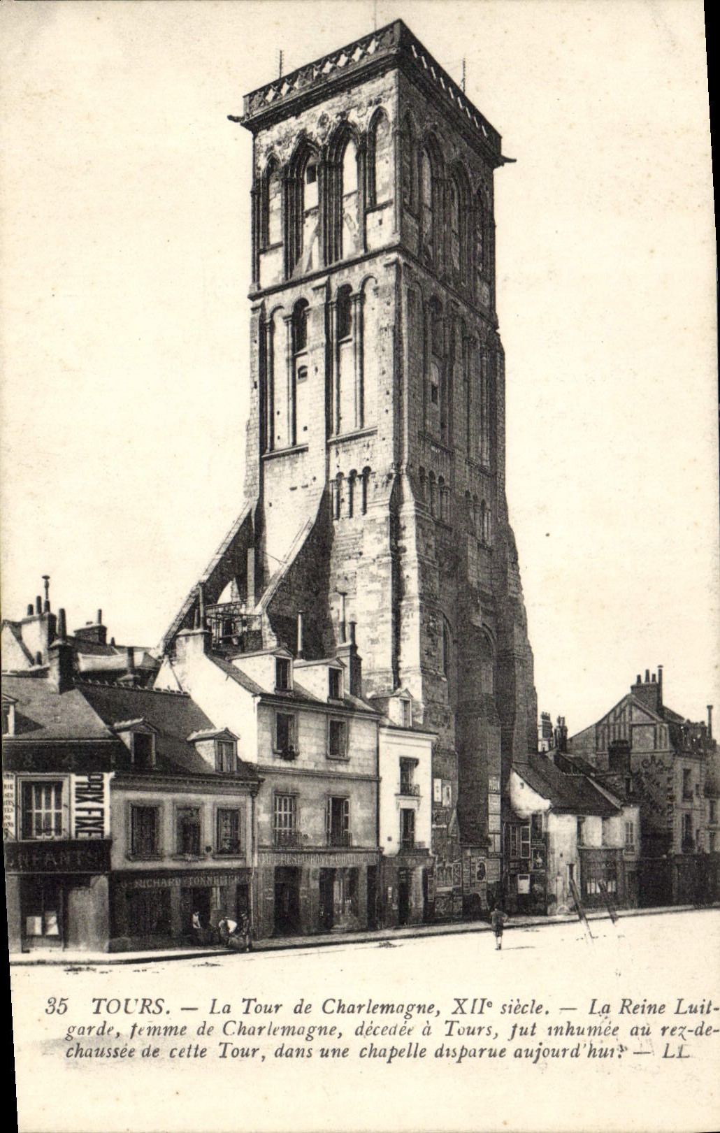 CPA Tours La Tour de Charlemagne 