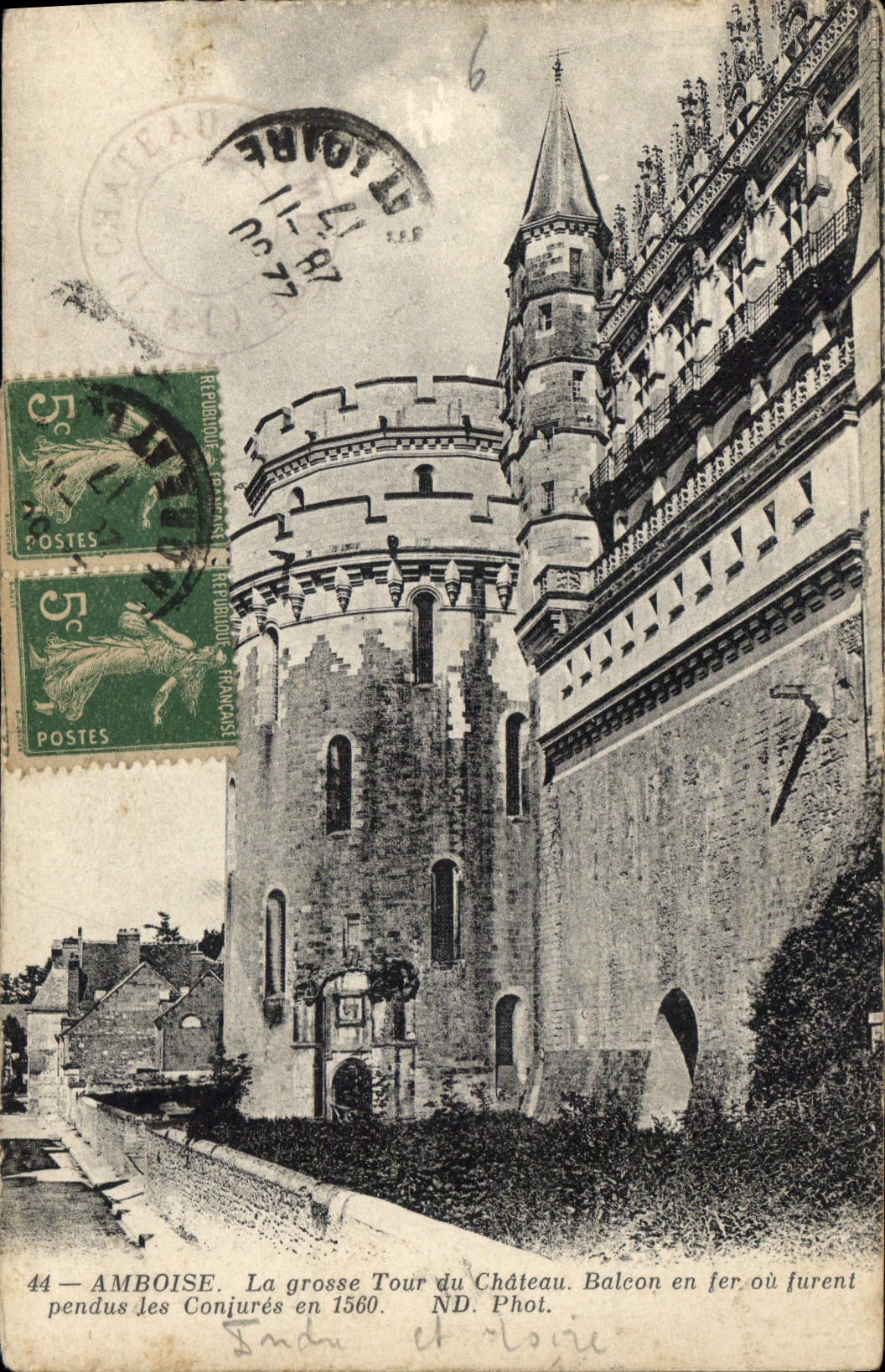 CPA Amboise La grosse Tour du Chateau Balcon en fer ou furent pendus les Conjures en 1560 