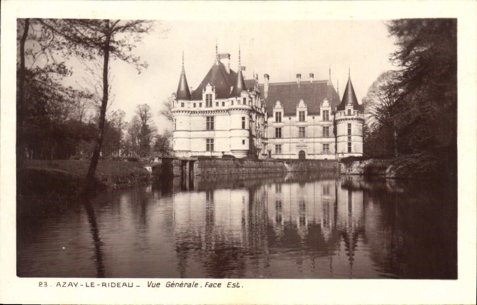 CPA Azay le Rideau Vue Generale Face Est