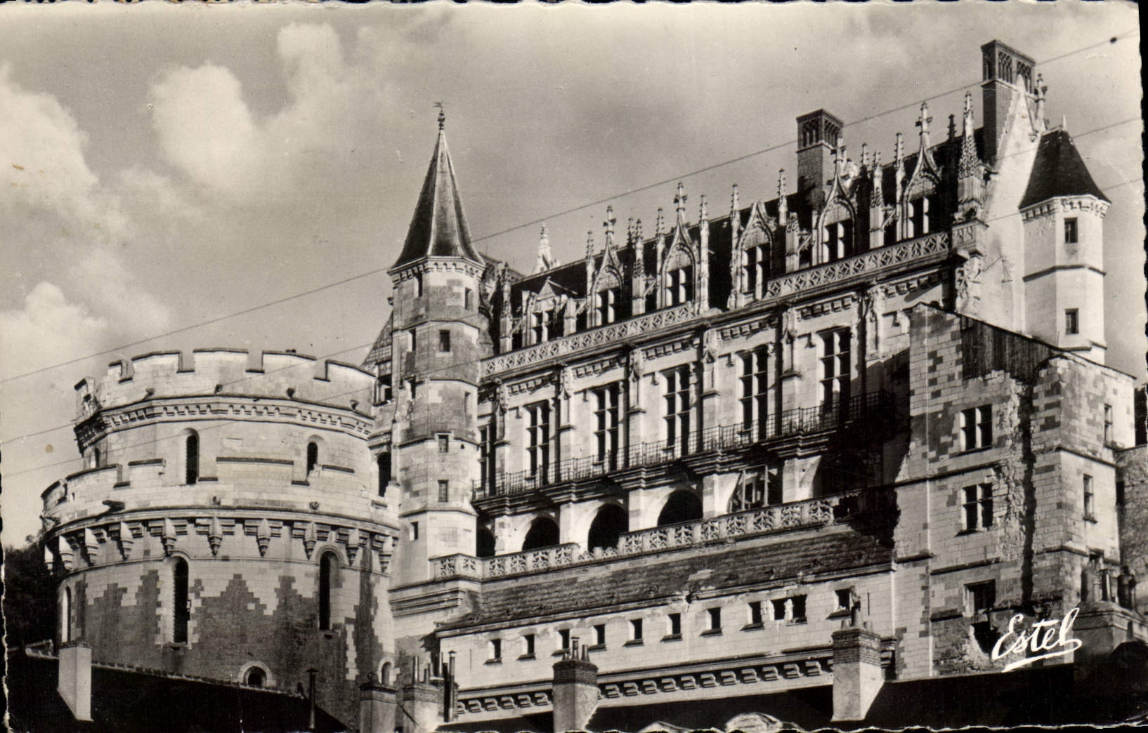 CPA Le Chateau d'Amboise La Tour des Minimes et le Logis du Roi