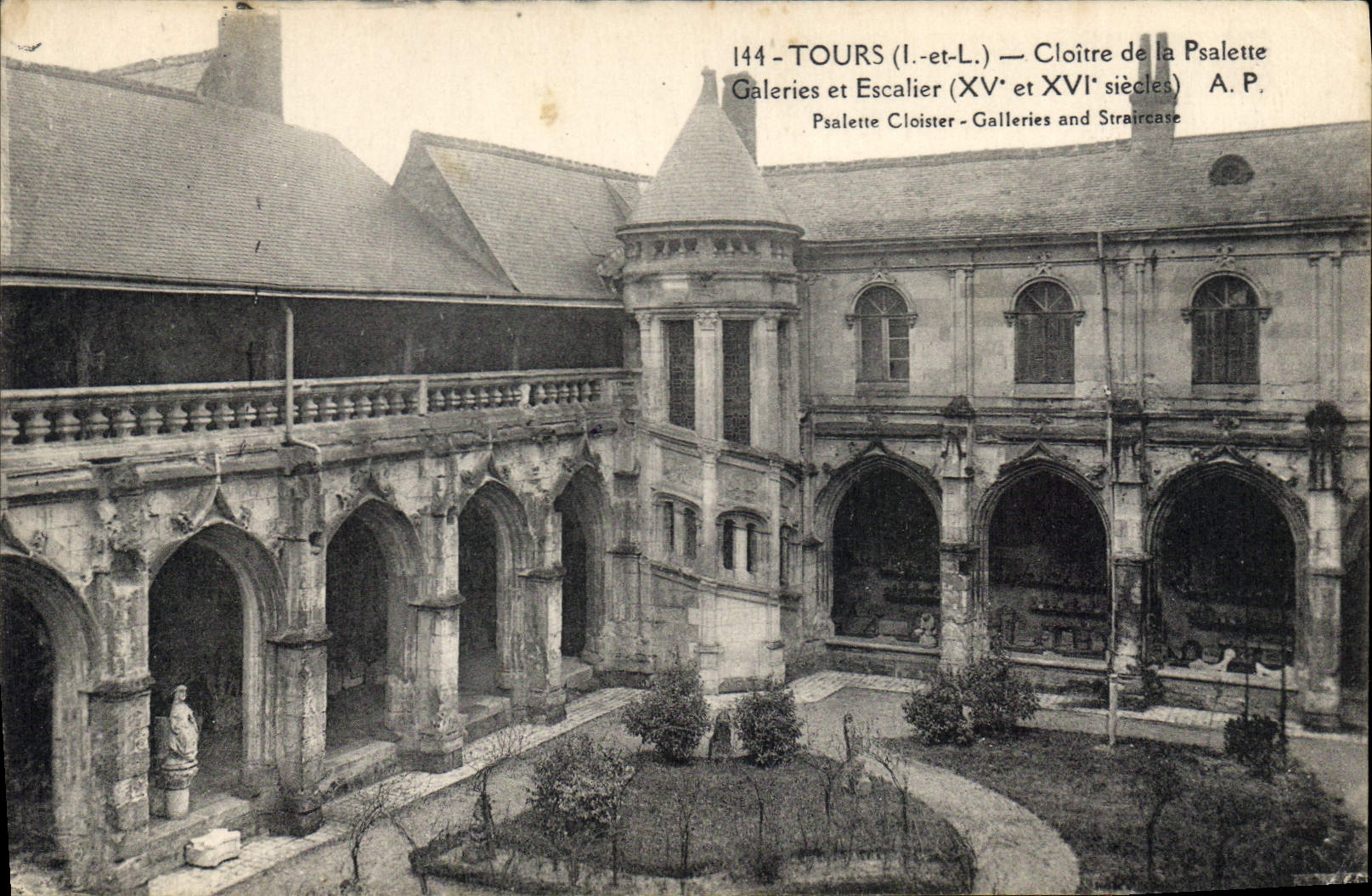 CPA Tours Cloitre de la Psalette Galeries et Escalier 