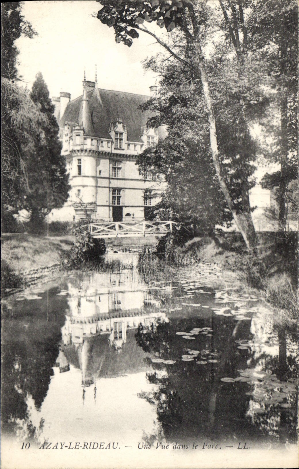 CPA Azay le Rideau Une Vue dans le Parc 