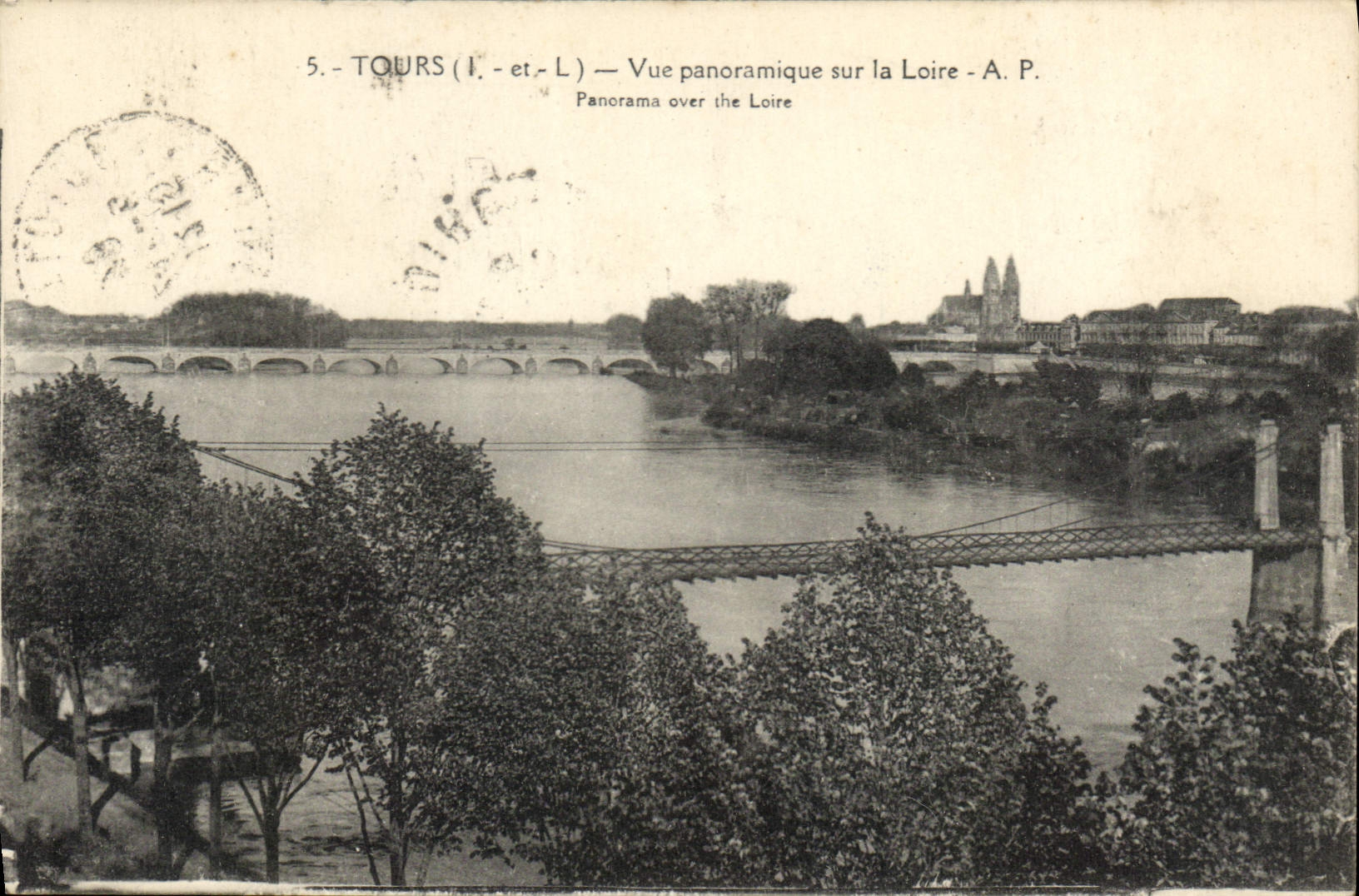 CPA Tours Vue panoramique sur la Loire 