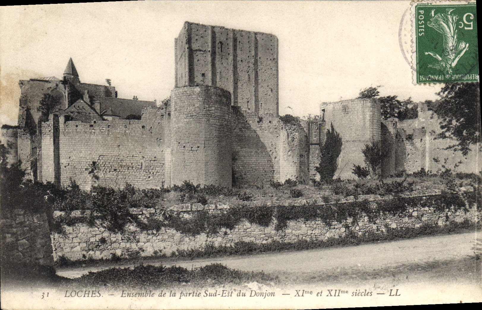CPA Loches Ensemble de la partie Sud Est du Donjon