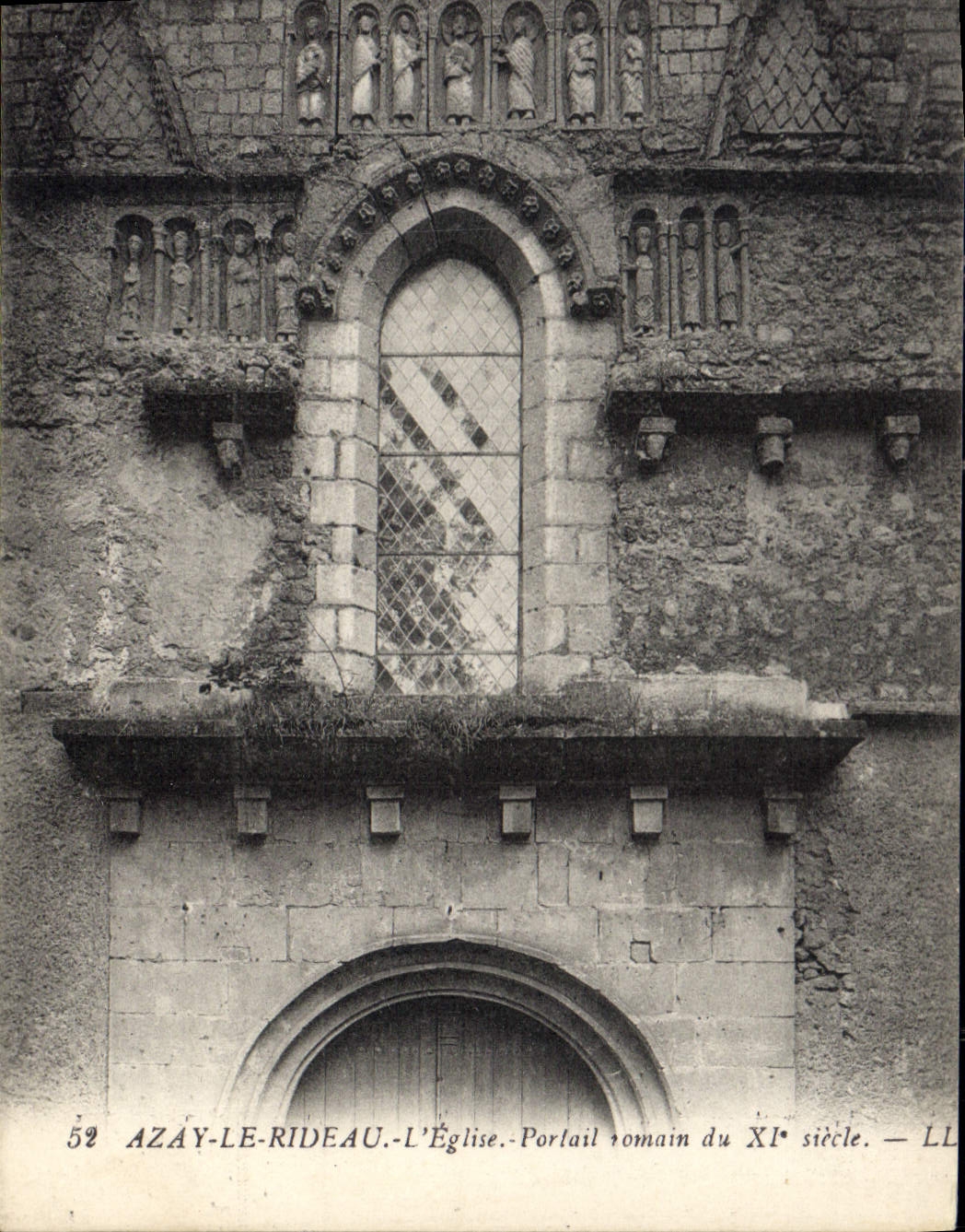 CPA Azay le Rideau L'Eglise Portail romain du XI siecle 