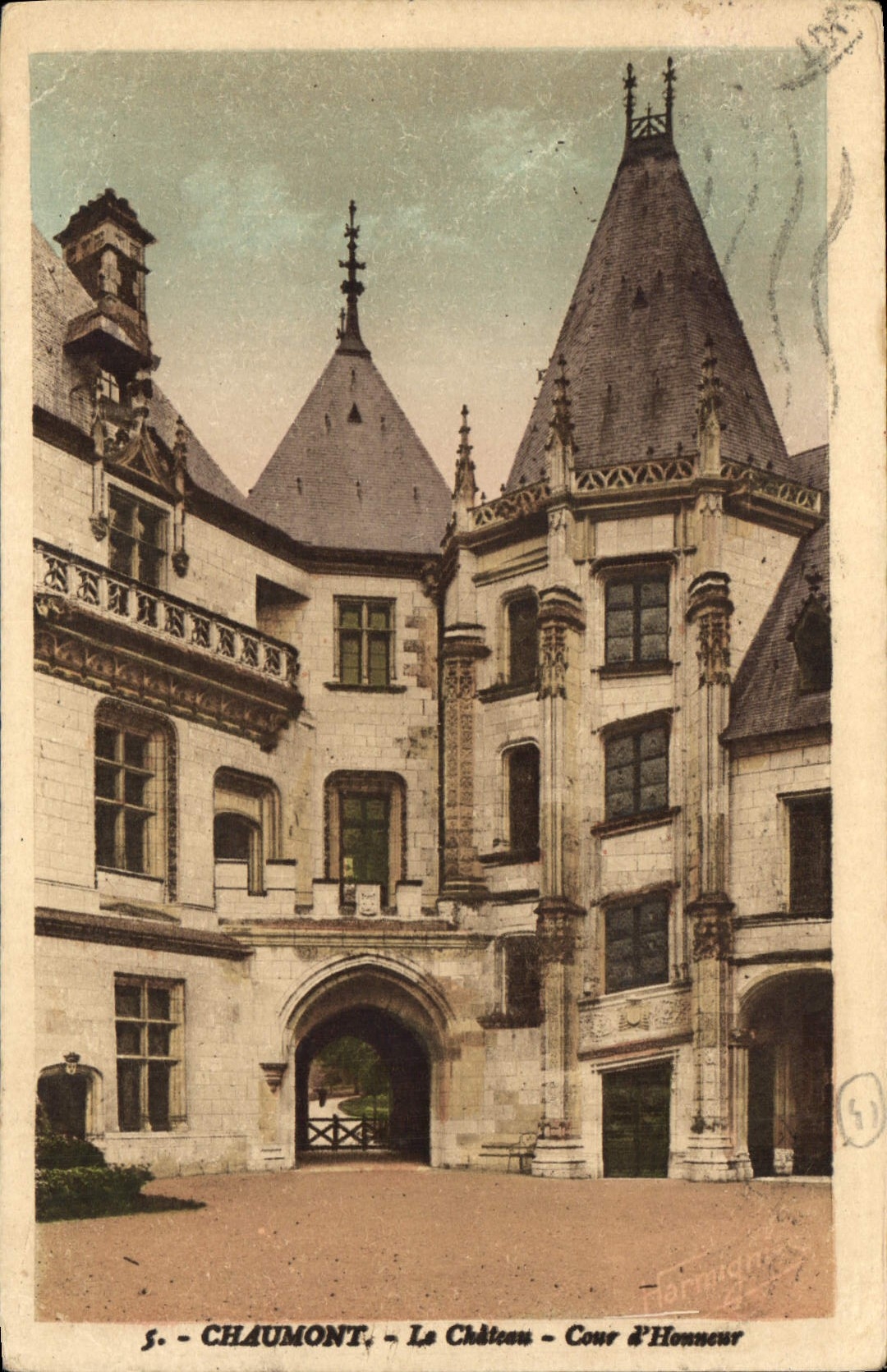 CPA Chaumont Le Chateau Cour d'Honneur 