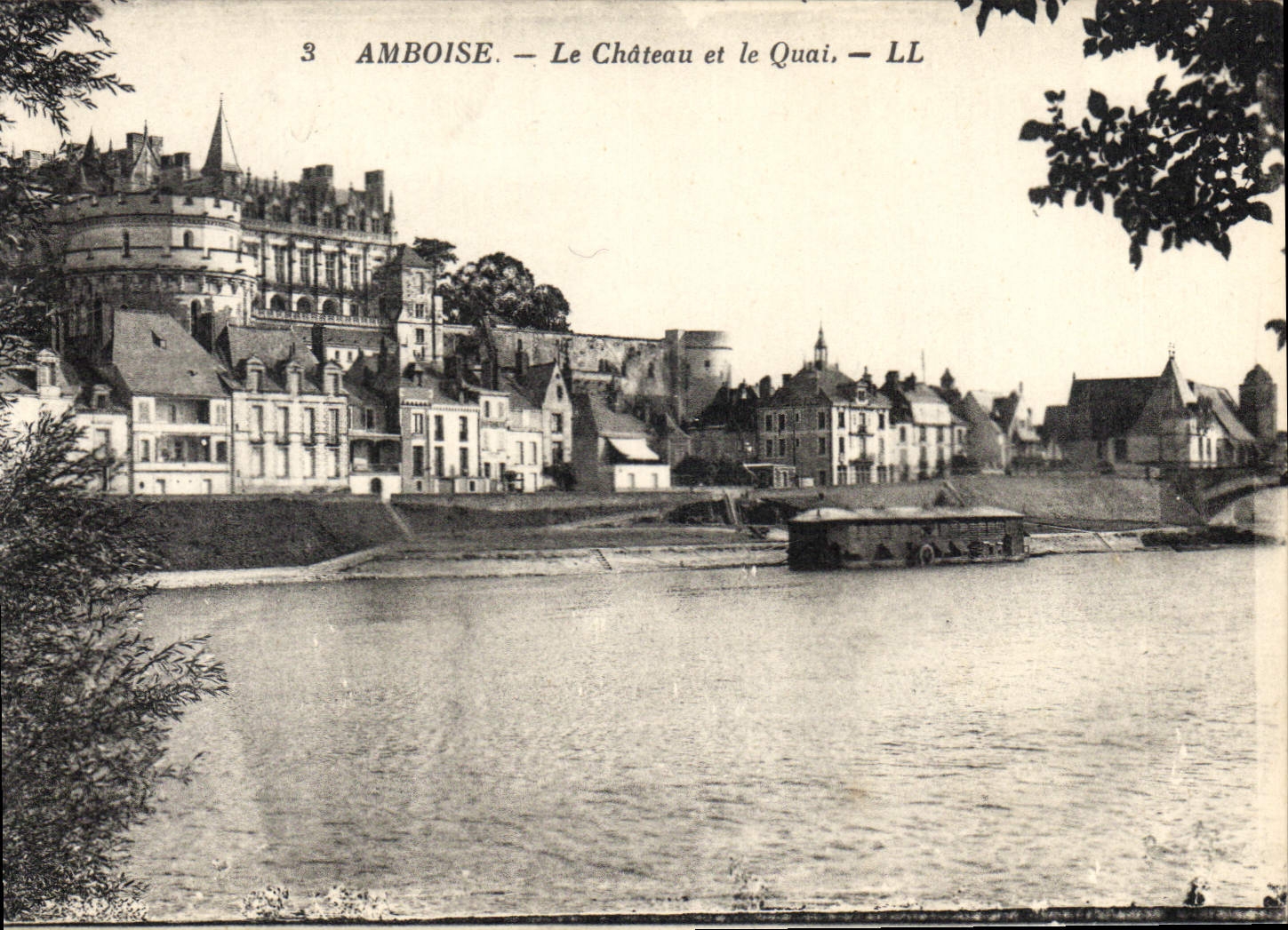 CPA Amboise Le Chateau et le Quai 
