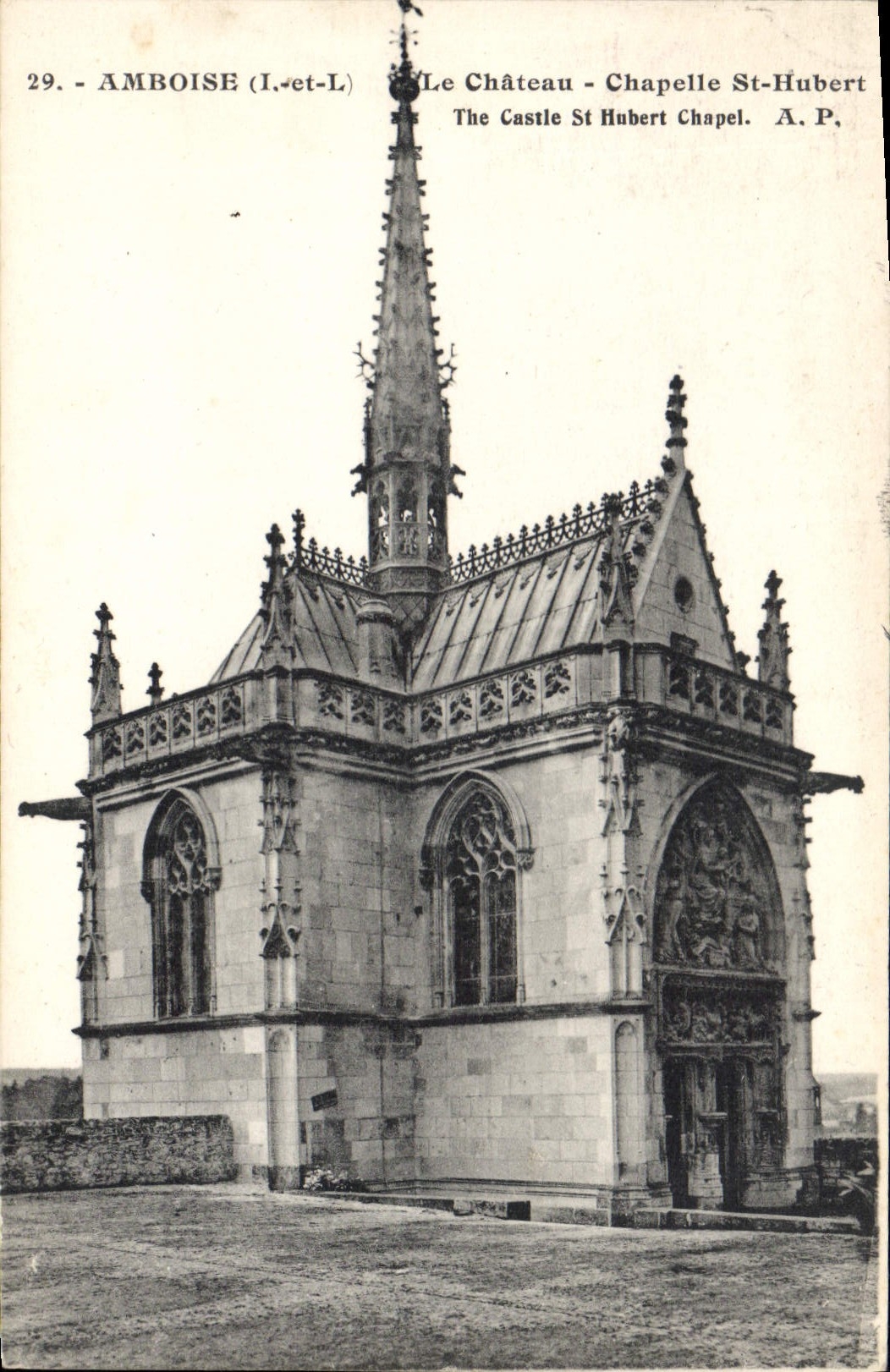 CPA Amboise Le Chateau Chapelle St Hubert 