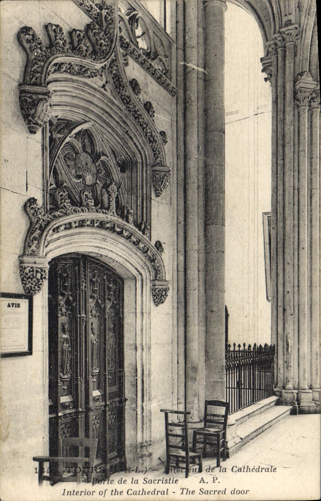 CPA Tours Interieur de la Cathedrale 