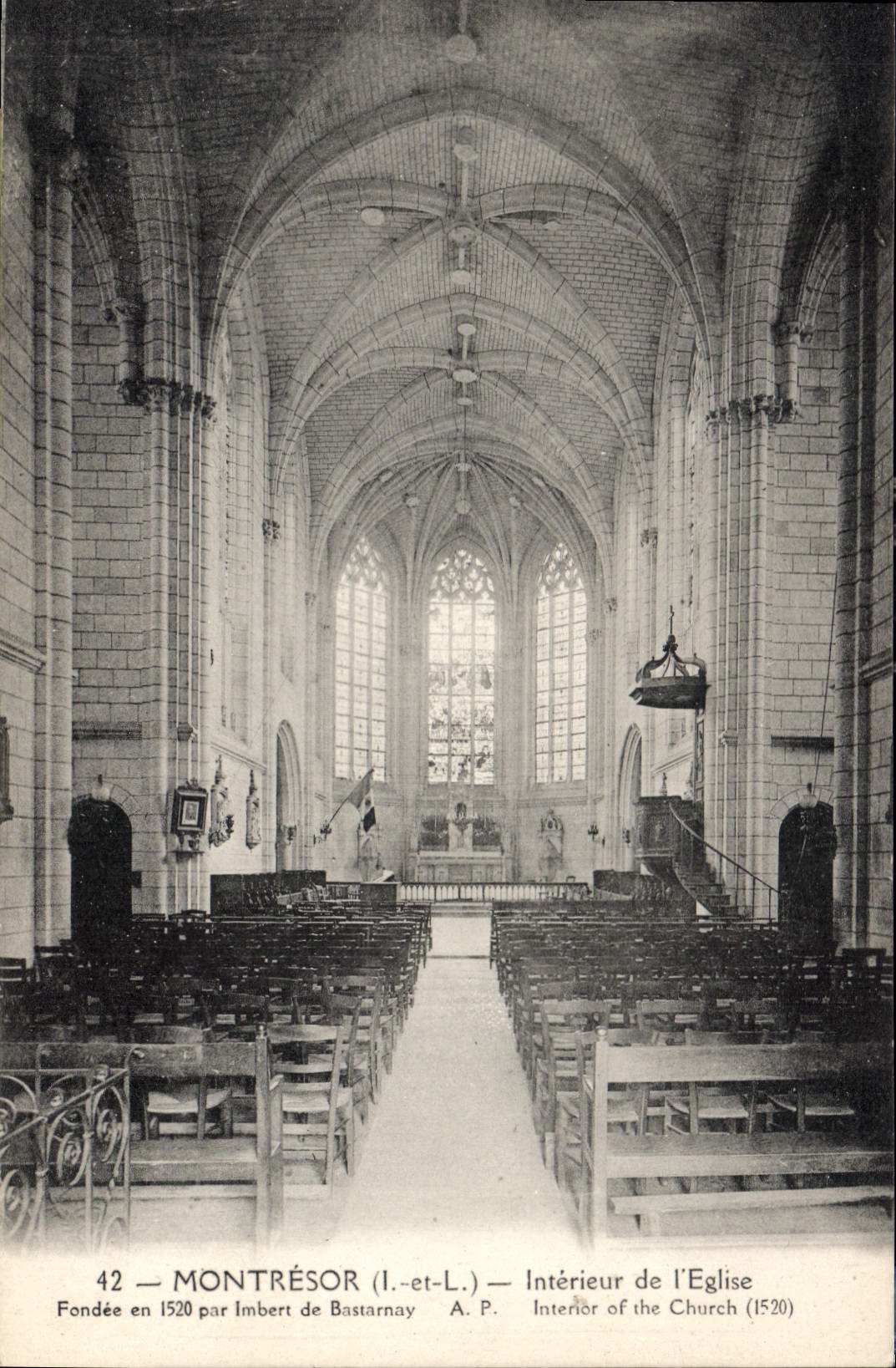 CPA Montresor Interieur de l'Eglise 
