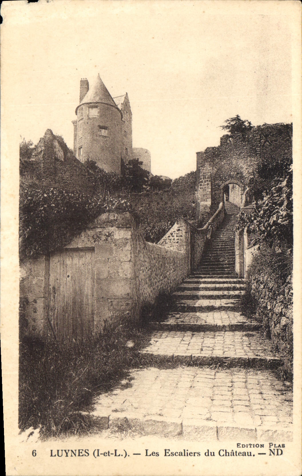 CPA Luynes Les Escaliers du Chateau 