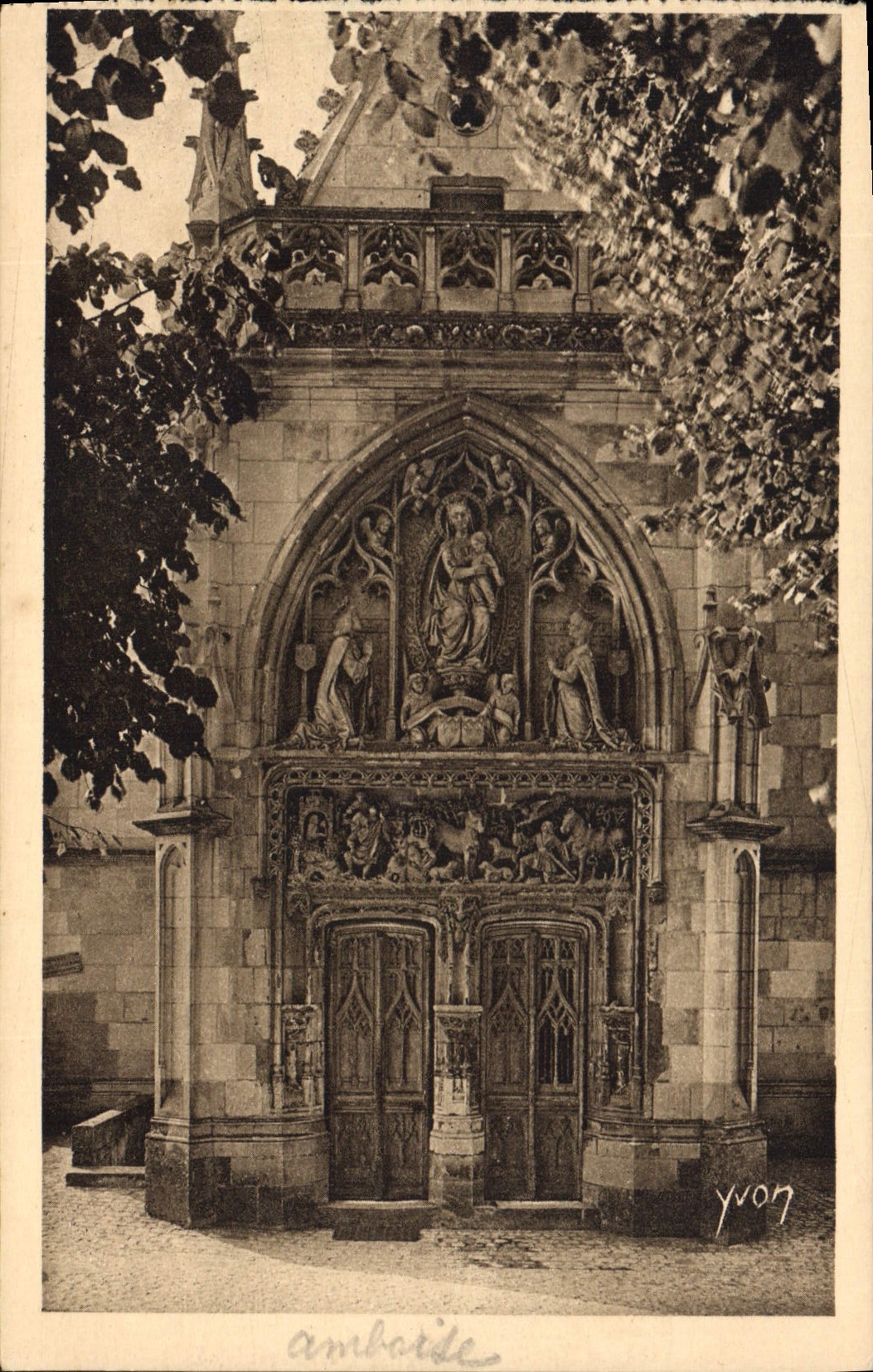 CPA Chateaux de la Loire Chateau d'Amboise Porte de la Chapelle St Hubert