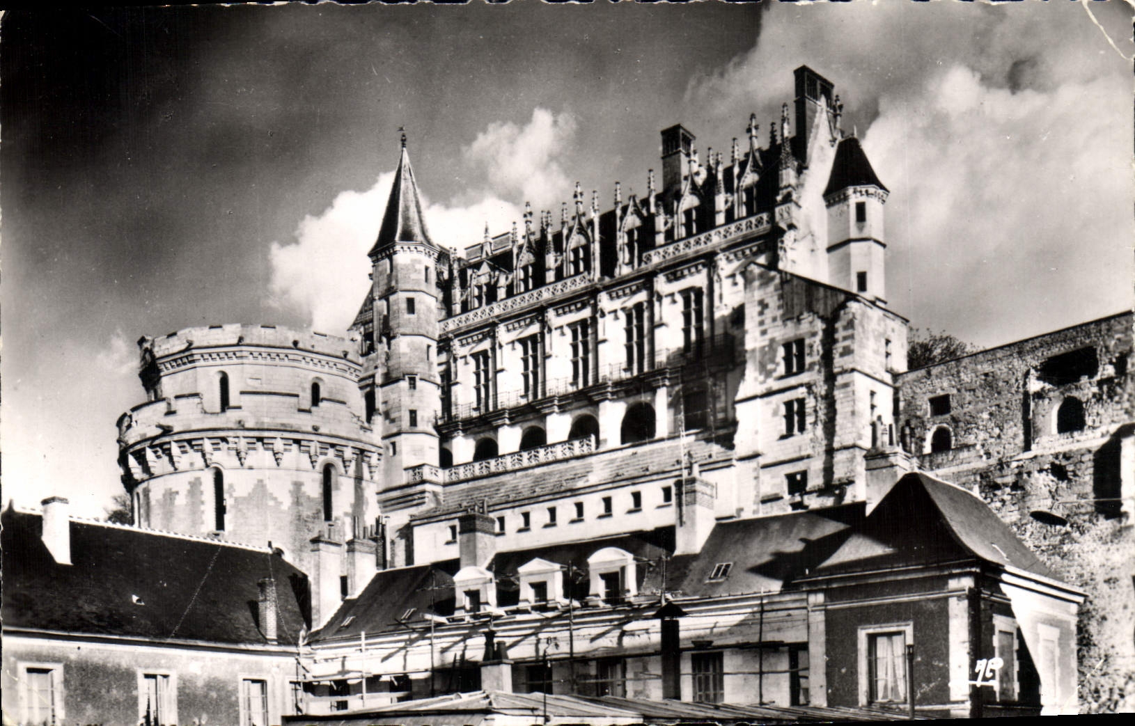 CPA Amboise Le Chateau et la Tour des Minimes 