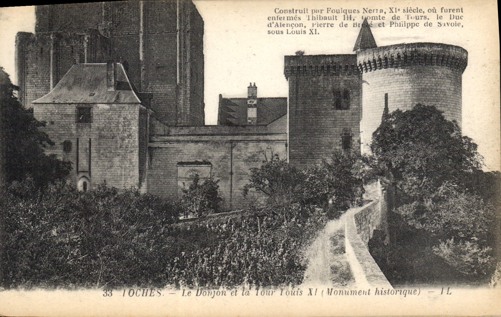 CPA Loches Le Donjon et la Tour Louis XI Monument historique