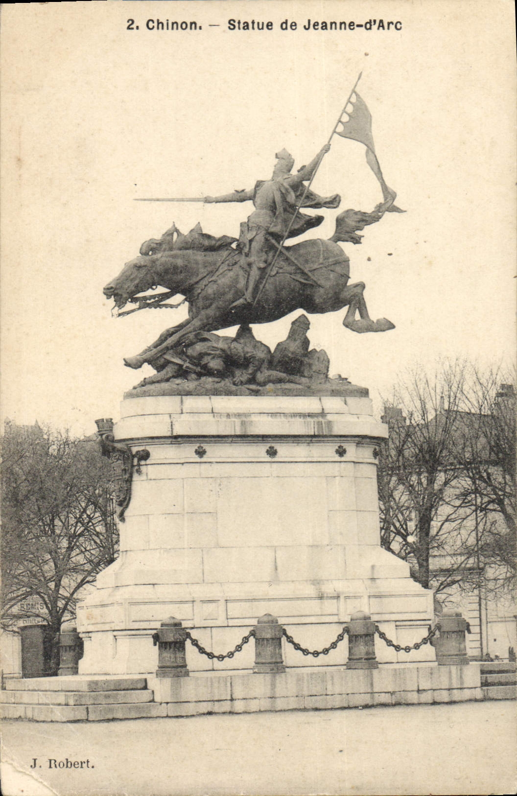 CPA Chinon Statue de Jeanne d'Arc 