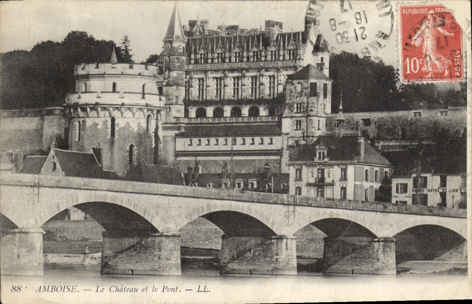 CPA Amboise Le Chateau et le Pont 