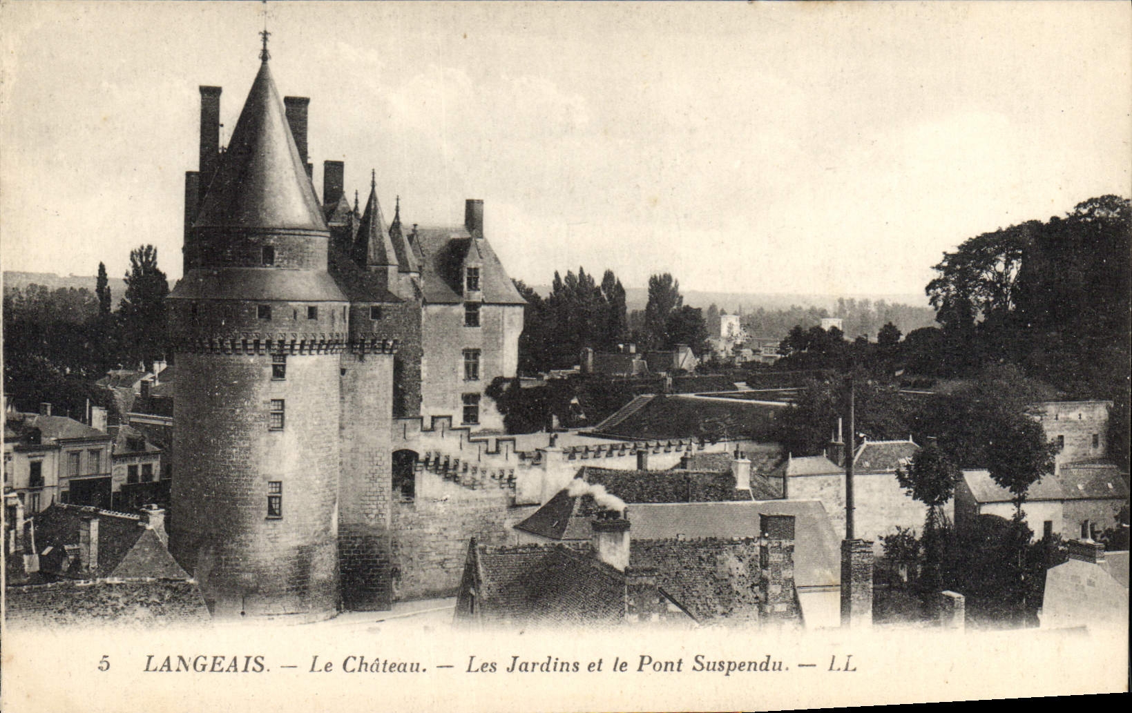 CPA Langeais Le Chateau Les Jardins et le Pont Suspendu