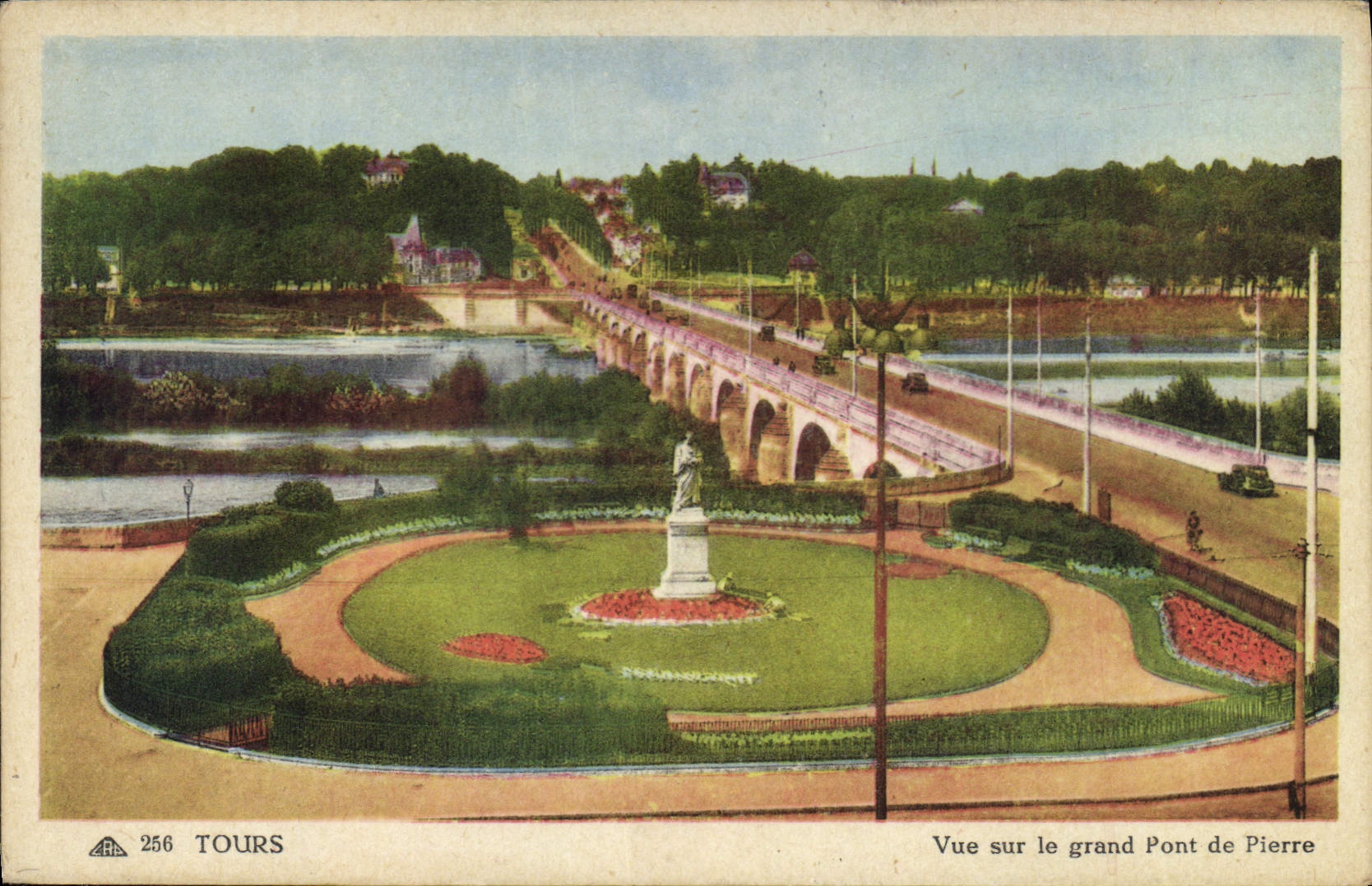 CPA Tours Vue sur le grand Pont de Pierre
