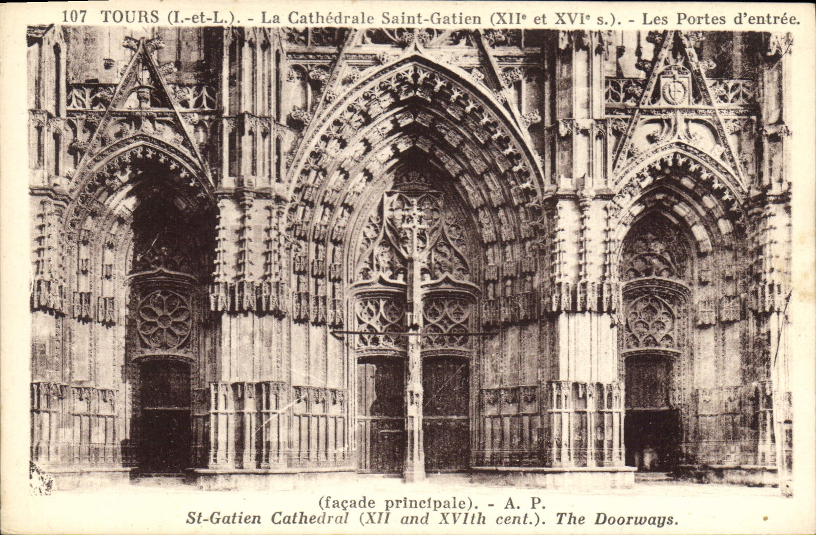 CPA Tours L et L La Cathedrale Saint Gatien Les Portes d'Entree 