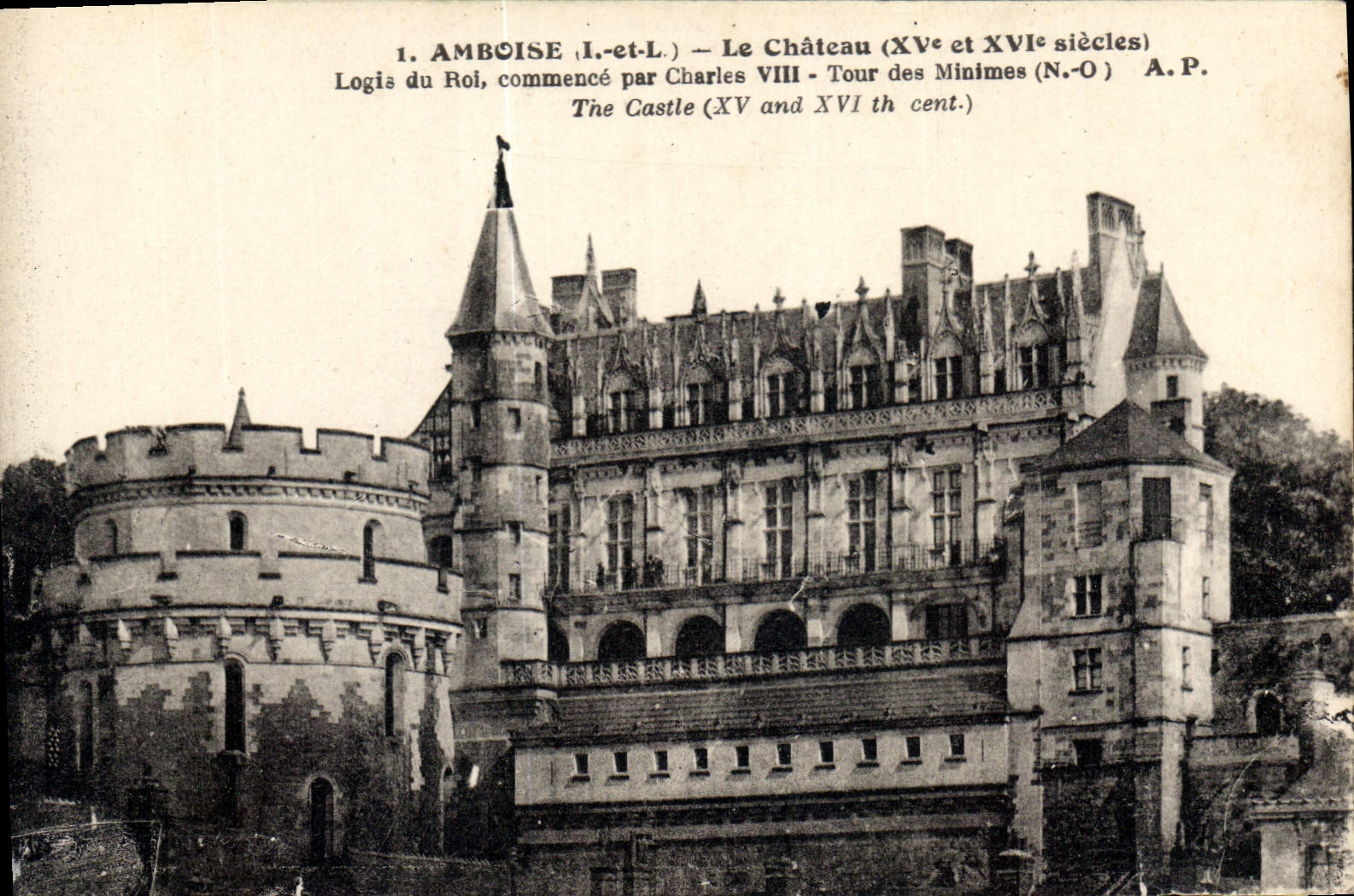 CPA Amboise L et L Le Chateau XV et XVI siecles Logis du Roi commence par Charles VIII 